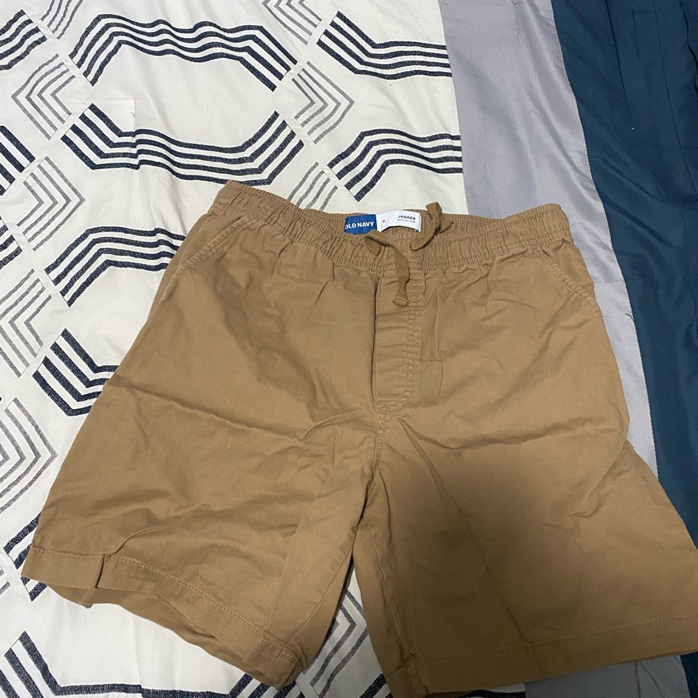 Old Navy Men's Cargo Shorts in Tan